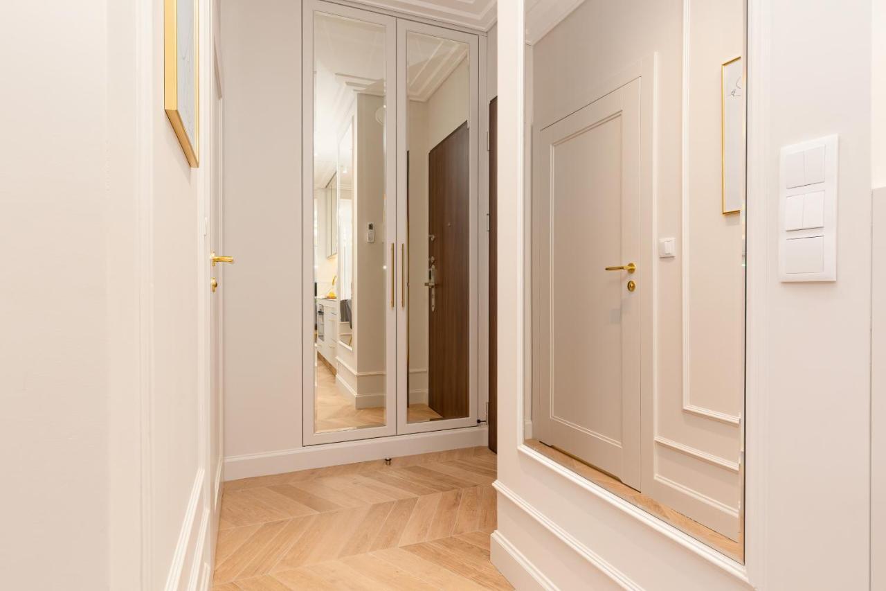 Mennica Residence Central Apartment By Renters Prestige Varşova Dış mekan fotoğraf