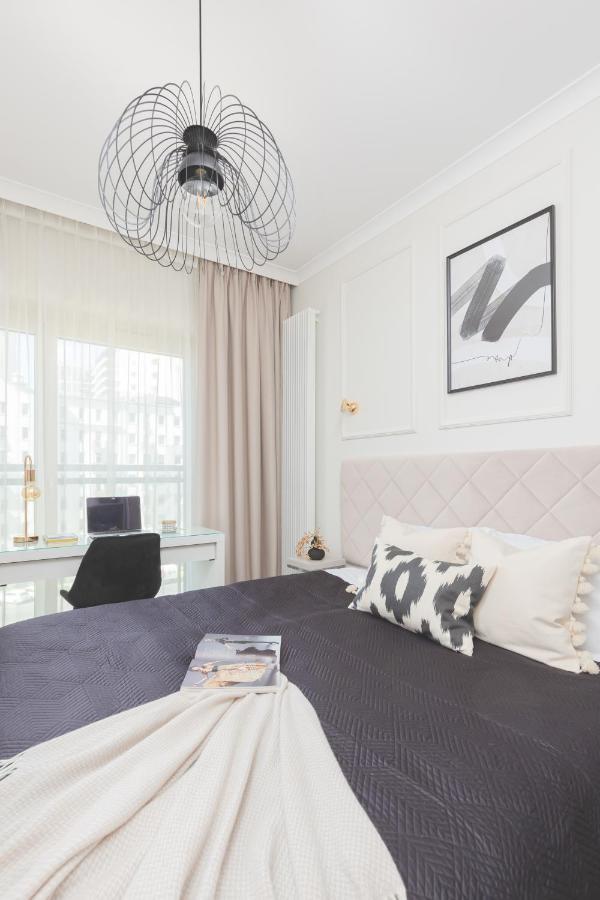 Mennica Residence Central Apartment By Renters Prestige Varşova Dış mekan fotoğraf